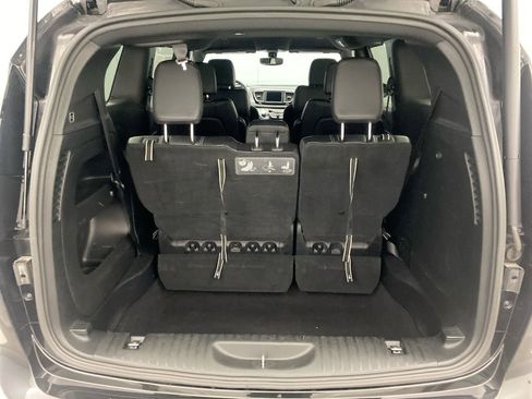 Used 2019 Chrysler Pacifica Touring-L w/ S Appearance Package FWD image 25
