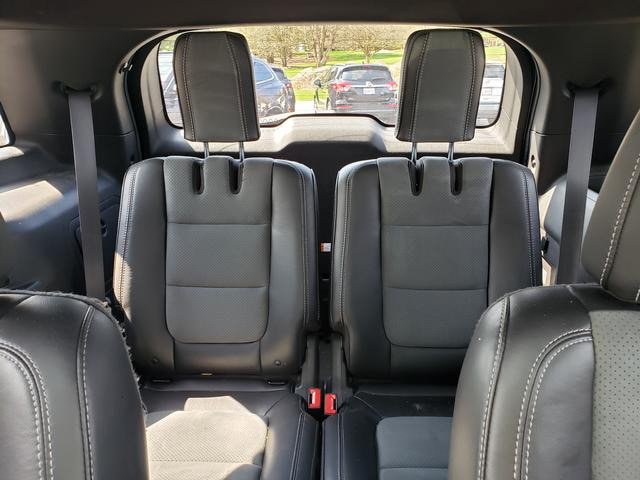 Used 2015 Ford Explorer XLT w/ Equipment Group 202A AWD/4WD image 13