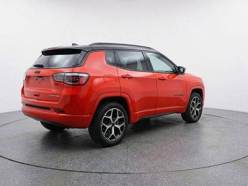 Used 2025 Jeep Compass Limited image 9
