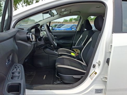 Used 2022 Nissan Versa SV w/ Trunk Package FWD image 15