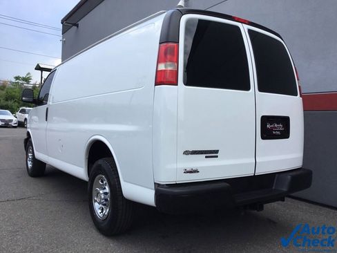 Used 2014 Chevrolet Express 2500 RWD image 7