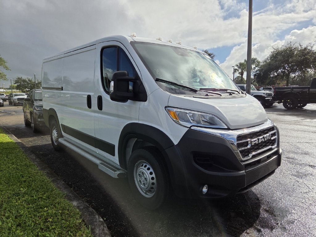 Used 2025 RAM ProMaster 2500 w/ U-Haul Equipment Group FWD image 2