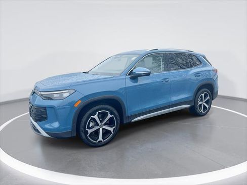 Used 2025 Volkswagen Tiguan SE AWD/4WD image 1