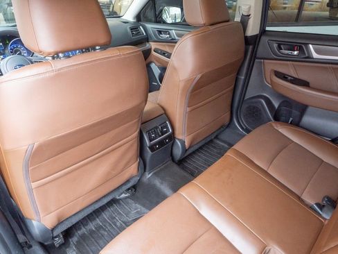 Used 2017 Subaru Outback 3.6R Touring image 18