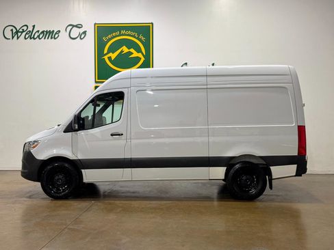 Used 2025 Mercedes-Benz Sprinter 2500 image 4