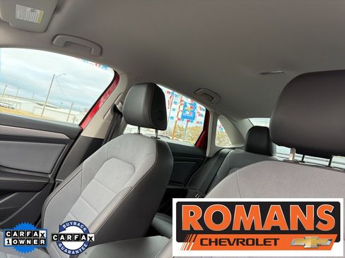 Used 2025 Volkswagen Jetta SE image 17