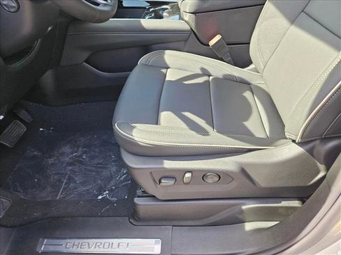 New 2026 Chevrolet Suburban Premier image 5