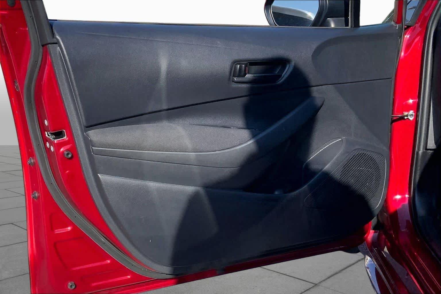 Used 2025 Toyota Corolla LE FWD image 21