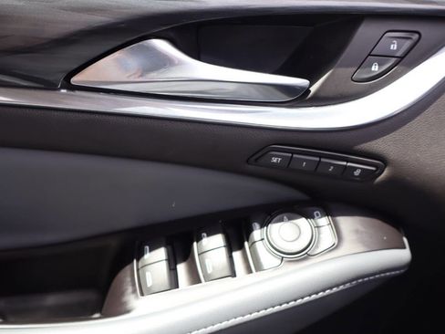 Used 2020 Buick Enclave Premium w/ Sun and Sites Package AWD/4WD image 18