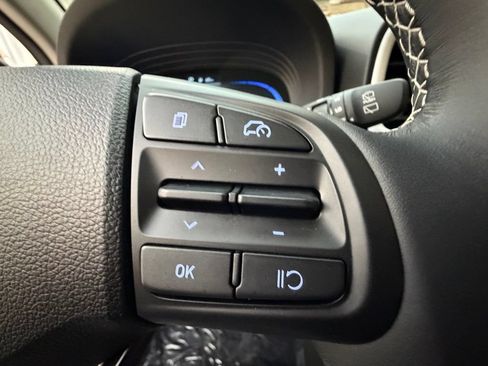 Used 2024 Hyundai Venue Limited FWD image 24