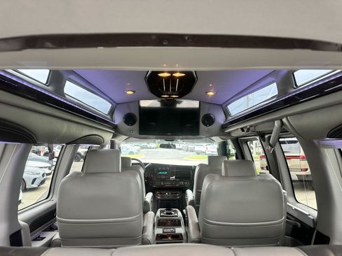 Used 2016 GMC Savana 2500 RWD image 32