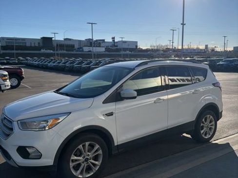 Used 2018 Ford Escape SE w/ SE Sync 3 Package image 6