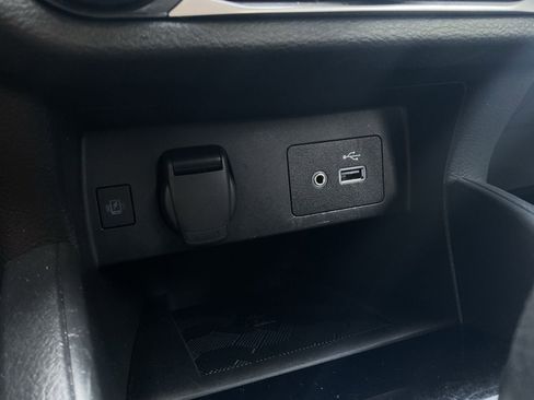 Used 2025 Nissan Versa SV FWD image 24
