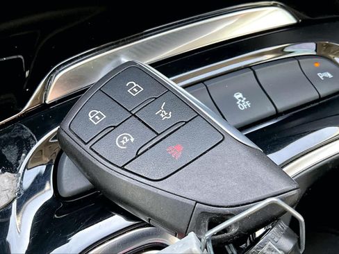 Used 2022 Buick Envision Essence w/ Sport Touring Package FWD image 15