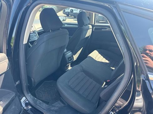 Used 2020 Ford Fusion SE FWD image 9