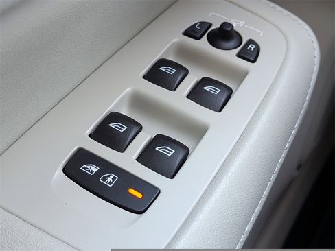 Certified 2023 Volvo S60 B5 Plus image 25