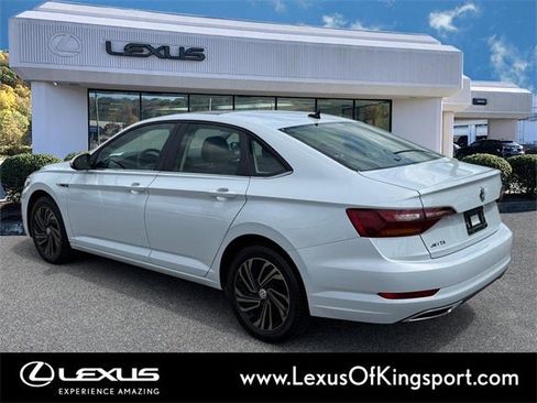 Used 2019 Volkswagen Jetta SEL Premium image 3