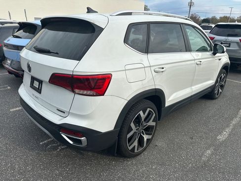 Certified 2022 Volkswagen Taos SEL w/ Panoramic Sunroof Package image 4
