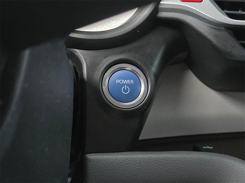 Certified 2023 Toyota Sienna LE image 40