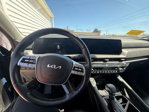 Used 2024 Kia Telluride EX w/ EX Captain's Chair Package AWD/4WD image 12