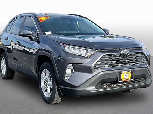 Used 2021 Toyota RAV4 XLE FWD image 10