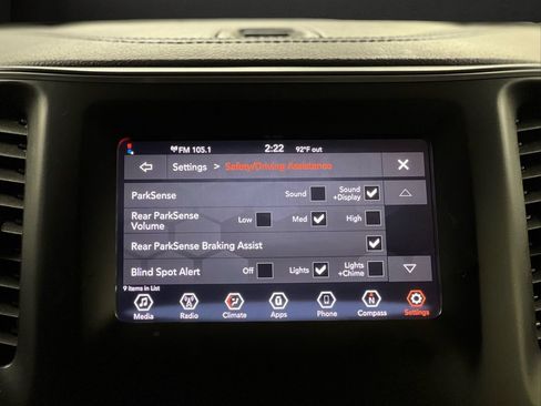 Used 2020 Jeep Cherokee Latitude Plus FWD image 22