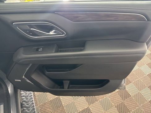 Used 2022 Chevrolet Suburban Z71 w/ Luxury Package image 23