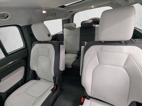 New 2026 Land Rover Defender 130 X-Dynamic SE image 17