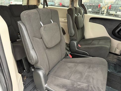 Used 2016 Dodge Grand Caravan SE image 20