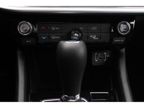 New 2026 Jeep Compass Latitude image 19