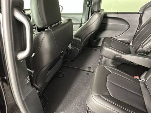 New 2026 Chrysler Pacifica Select FWD image 14