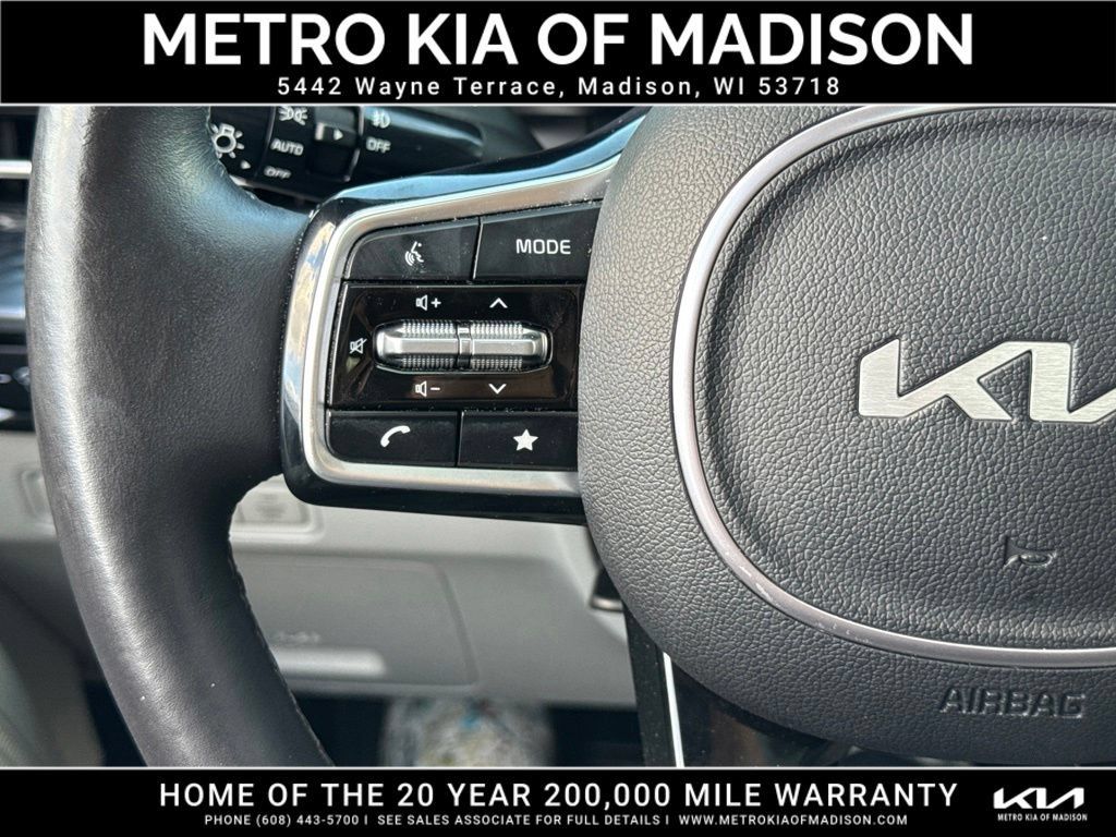 Used 2024 Kia Carnival SX Prestige FWD image 21