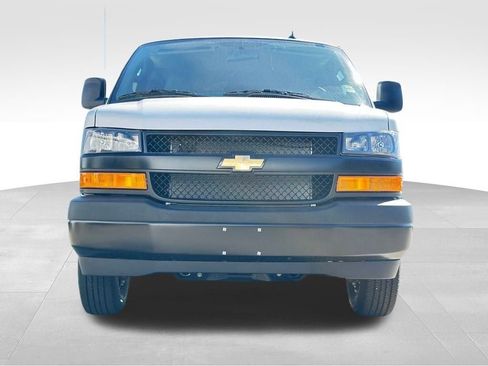 New 2025 Chevrolet Express 3500 LS image 6