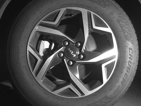 Used 2025 Kia Sportage LX image 12