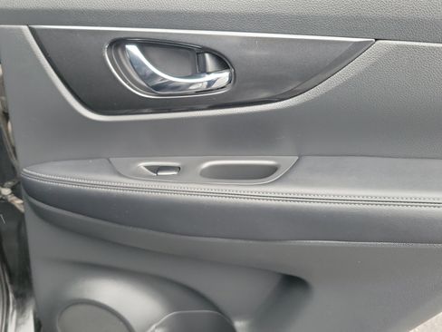 Used 2018 Nissan Rogue SV w/ Premium Package image 28