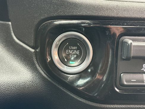 Used 2023 GMC Sierra 1500 SLE image 32