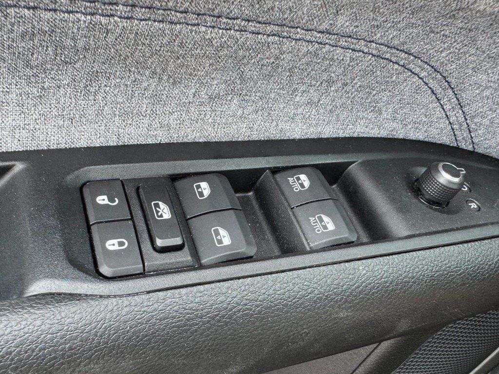 Used 2022 Jeep Compass Latitude w/ Convenience Group AWD/4WD image 25