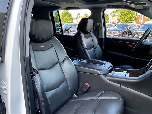 Used 2020 Cadillac Escalade ESV Premium Luxury AWD/4WD image 28