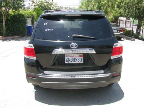 Used 2011 Toyota Highlander Limited w/ Tow Pkg FWD image 5