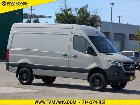 Used 2022 Mercedes-Benz Sprinter 2500 image 1