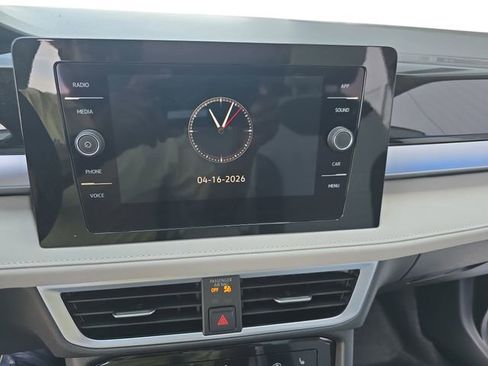 New 2026 Volkswagen Taos SE FWD image 9