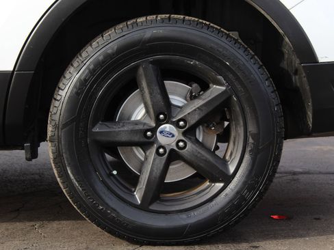 Used 2019 Ford Explorer 4WD w/ Class III Trailer Tow Package image 22