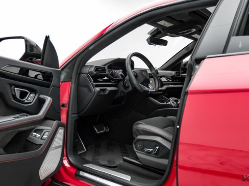 Used 2025 Lamborghini Urus SE AWD/4WD image 39