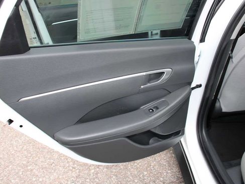 Used 2022 Hyundai Sonata SE w/ Preferred Accessory Package image 41