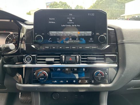Used 2023 Nissan Pathfinder SL FWD image 18