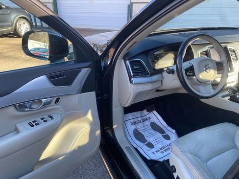 Used 2017 Volvo XC90 T6 Momentum w/ Vision Package image 10