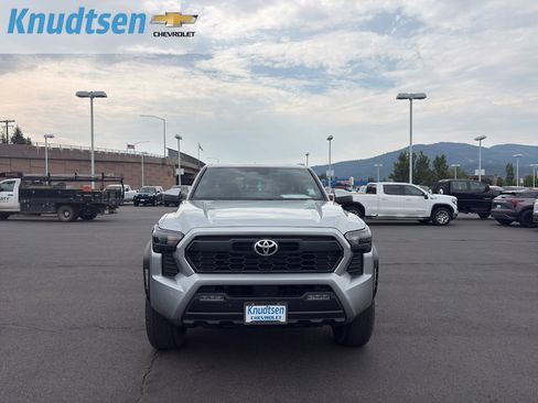 Used 2024 Toyota Tacoma 4x4 Double Cab image 2