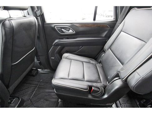 Used 2021 Chevrolet Tahoe Premier w/ Premium Package image 12