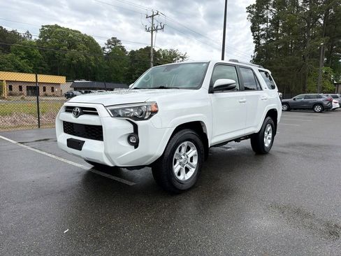 Used 2024 Toyota 4Runner SR5 Premium w/ Moonroof Package RWD image 2