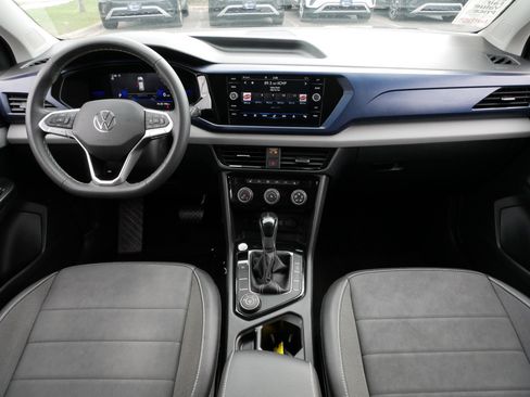 Certified 2023 Volkswagen Taos SE w/ Panoramic Sunroof Package AWD/4WD image 10